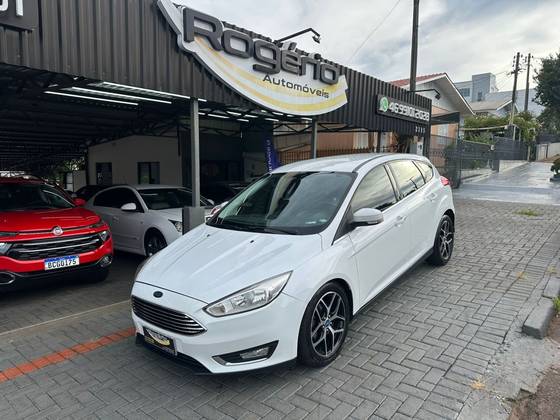 FORD FOCUS 2.0 TITANIUM PLUS 16V FLEX 4P POWERSHIFT FORD FOCUS 2.0 TITANIUM PLUS 16V FLEX 4P POWERSHIFT